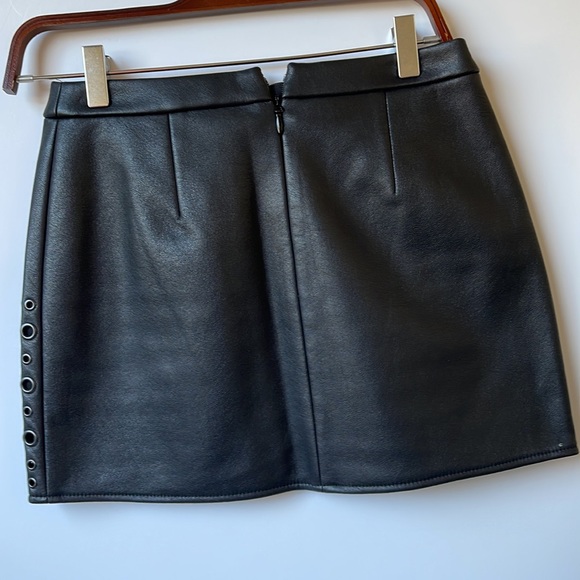 BCBGMAXAZRIA Remi Eyelet Faux Leather Skirt 2 NWT - Picture 5 of 9